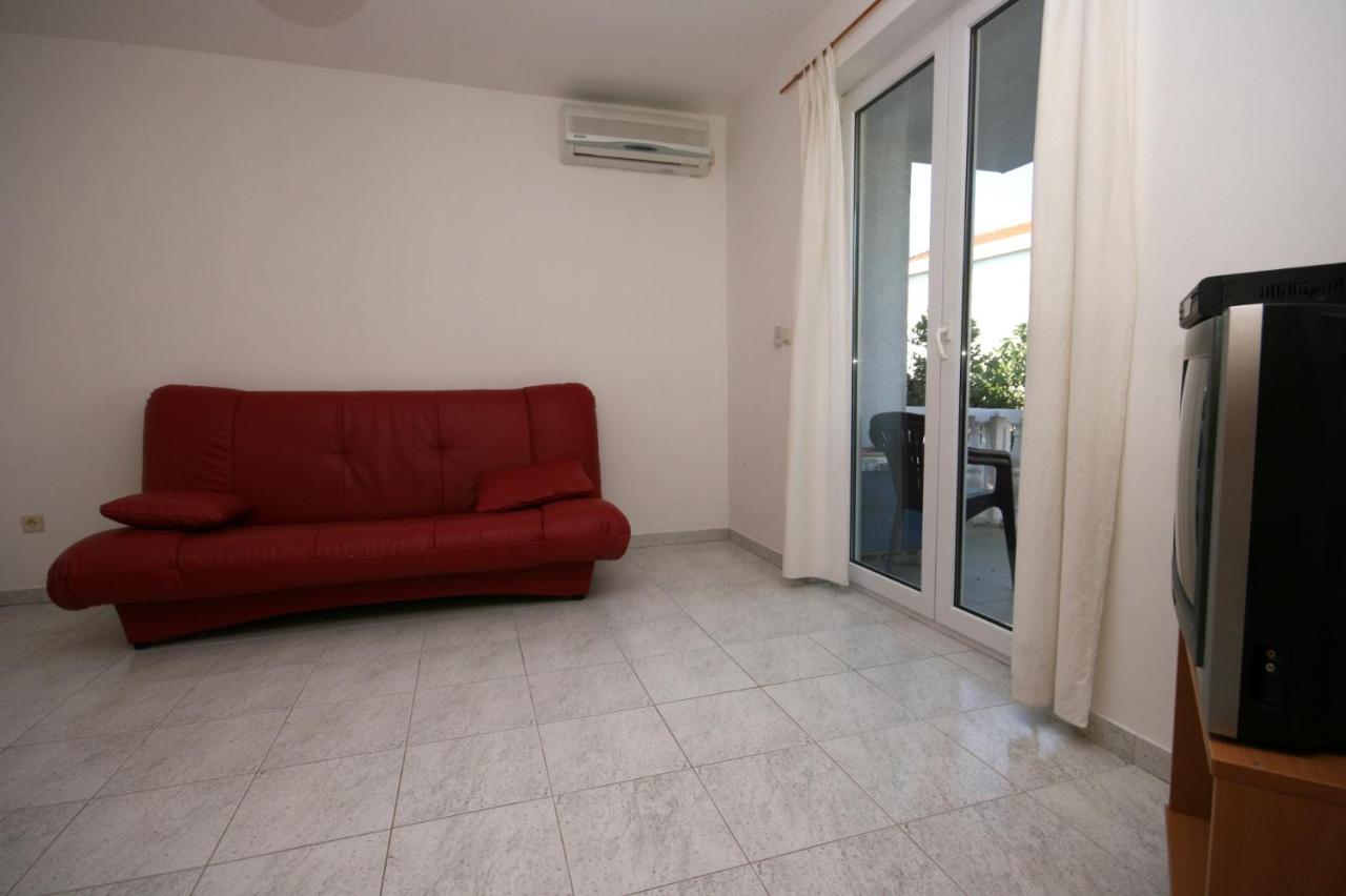 Apartments With A Parking Space Mandre, Pag - 6405 콜란 외부 사진