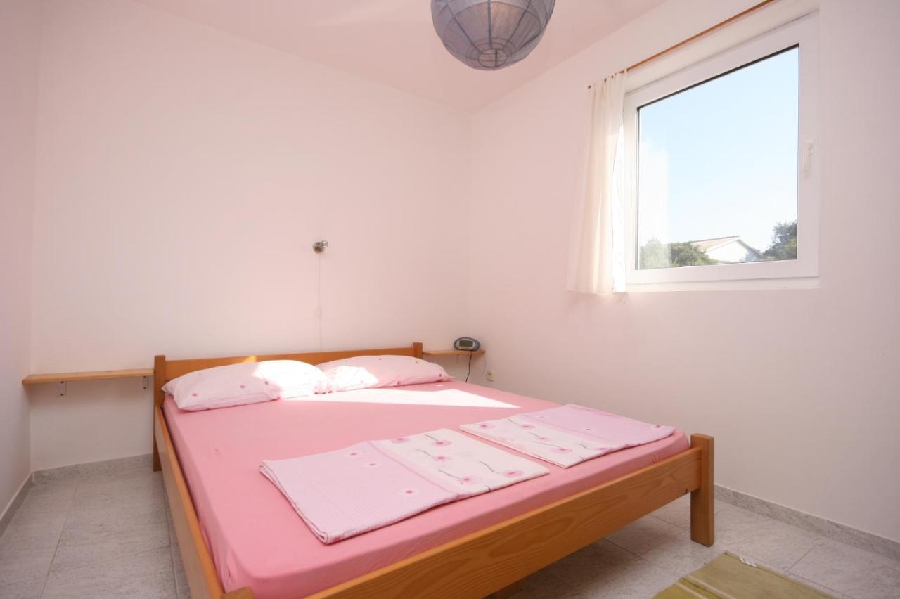 Apartments With A Parking Space Mandre, Pag - 6405 콜란 외부 사진