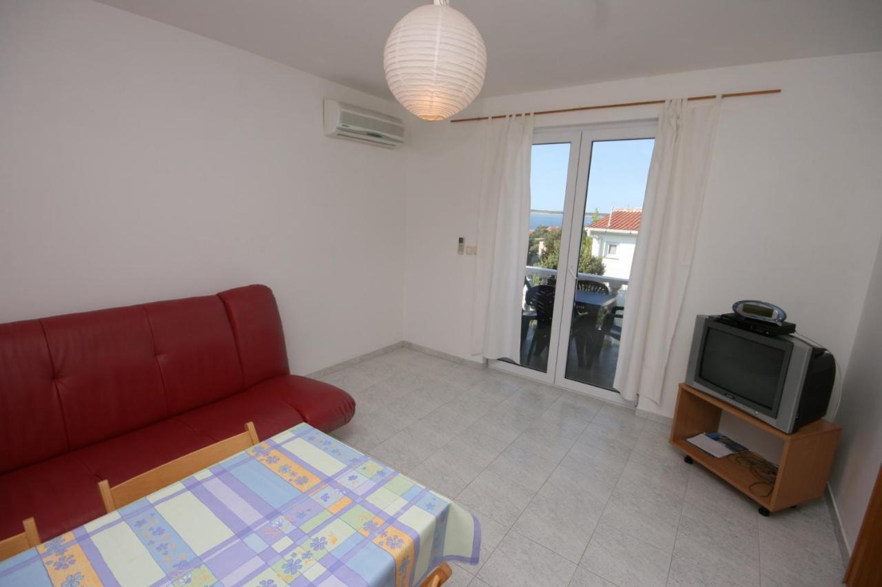 Apartments With A Parking Space Mandre, Pag - 6405 콜란 외부 사진