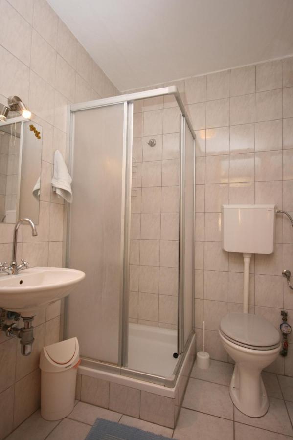 Apartments With A Parking Space Mandre, Pag - 6405 콜란 외부 사진