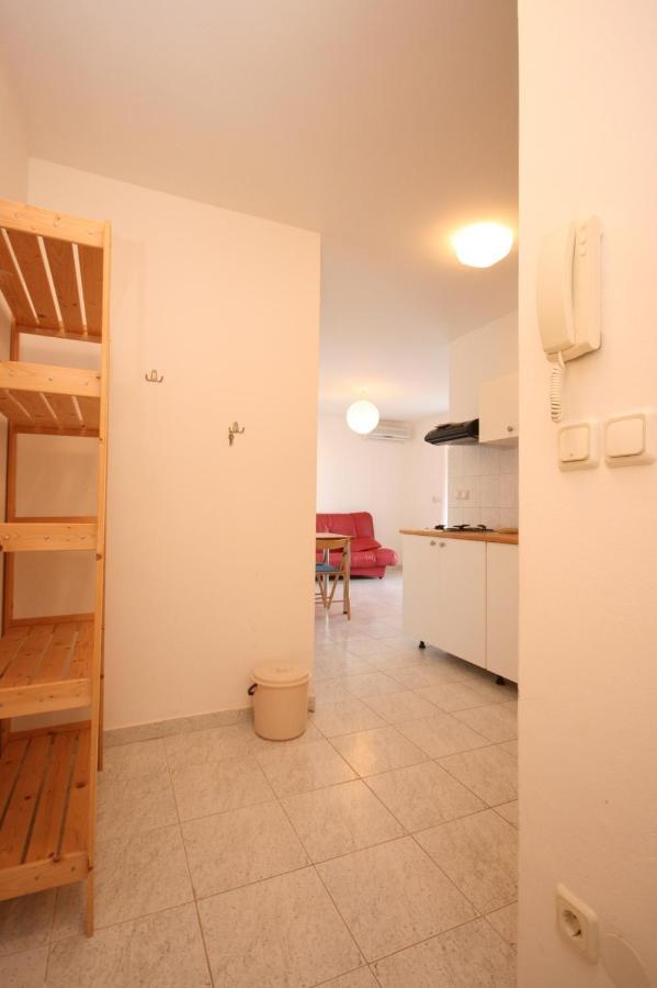 Apartments With A Parking Space Mandre, Pag - 6405 콜란 외부 사진