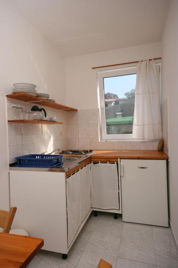 Apartments With A Parking Space Mandre, Pag - 6405 콜란 외부 사진