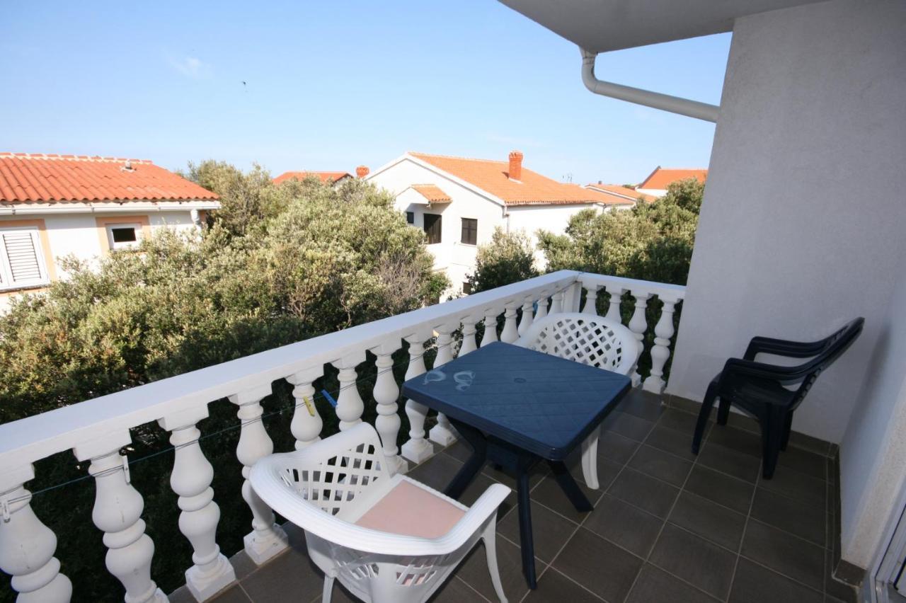 Apartments With A Parking Space Mandre, Pag - 6405 콜란 외부 사진