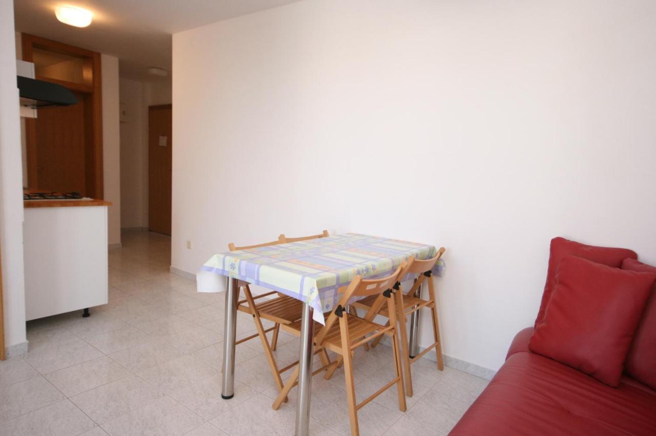 Apartments With A Parking Space Mandre, Pag - 6405 콜란 외부 사진