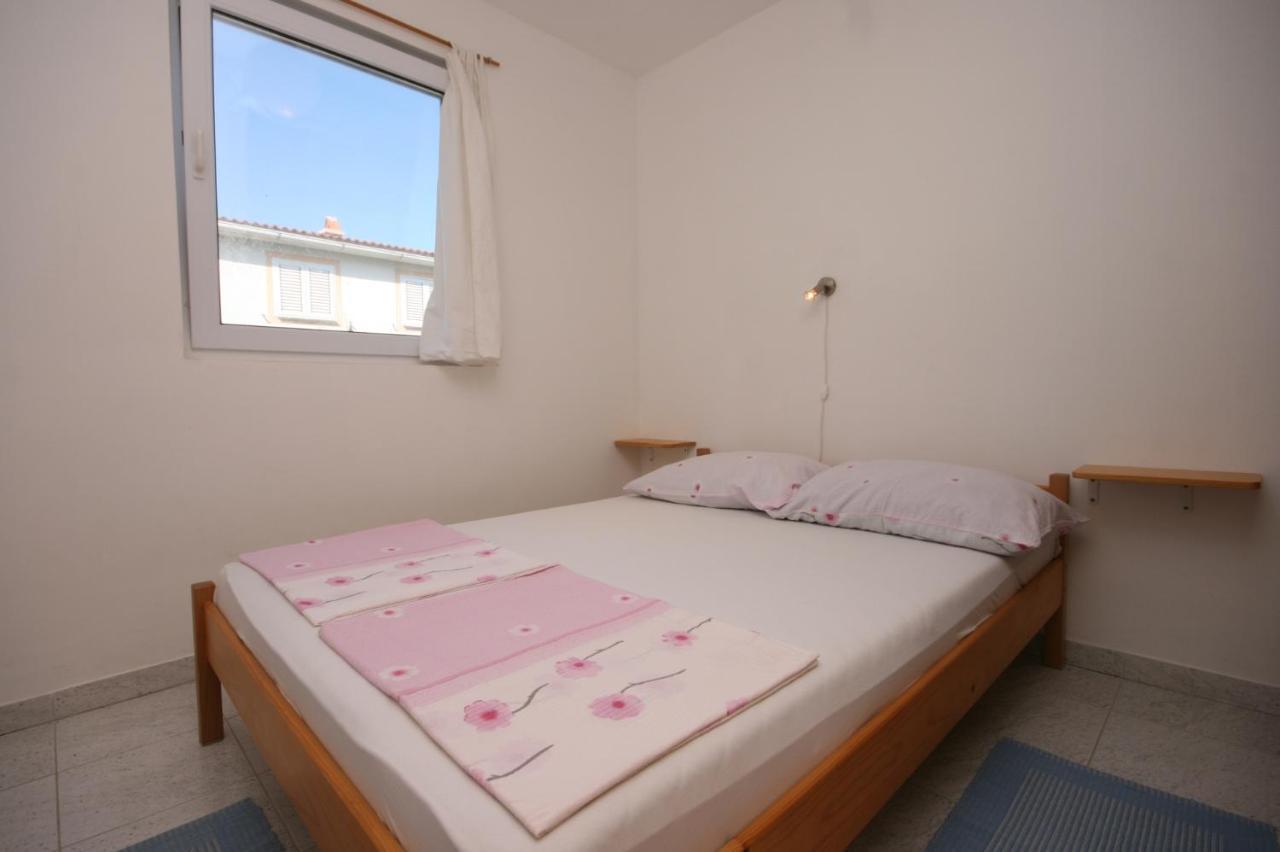 Apartments With A Parking Space Mandre, Pag - 6405 콜란 외부 사진