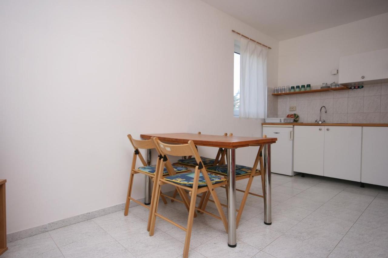 Apartments With A Parking Space Mandre, Pag - 6405 콜란 외부 사진