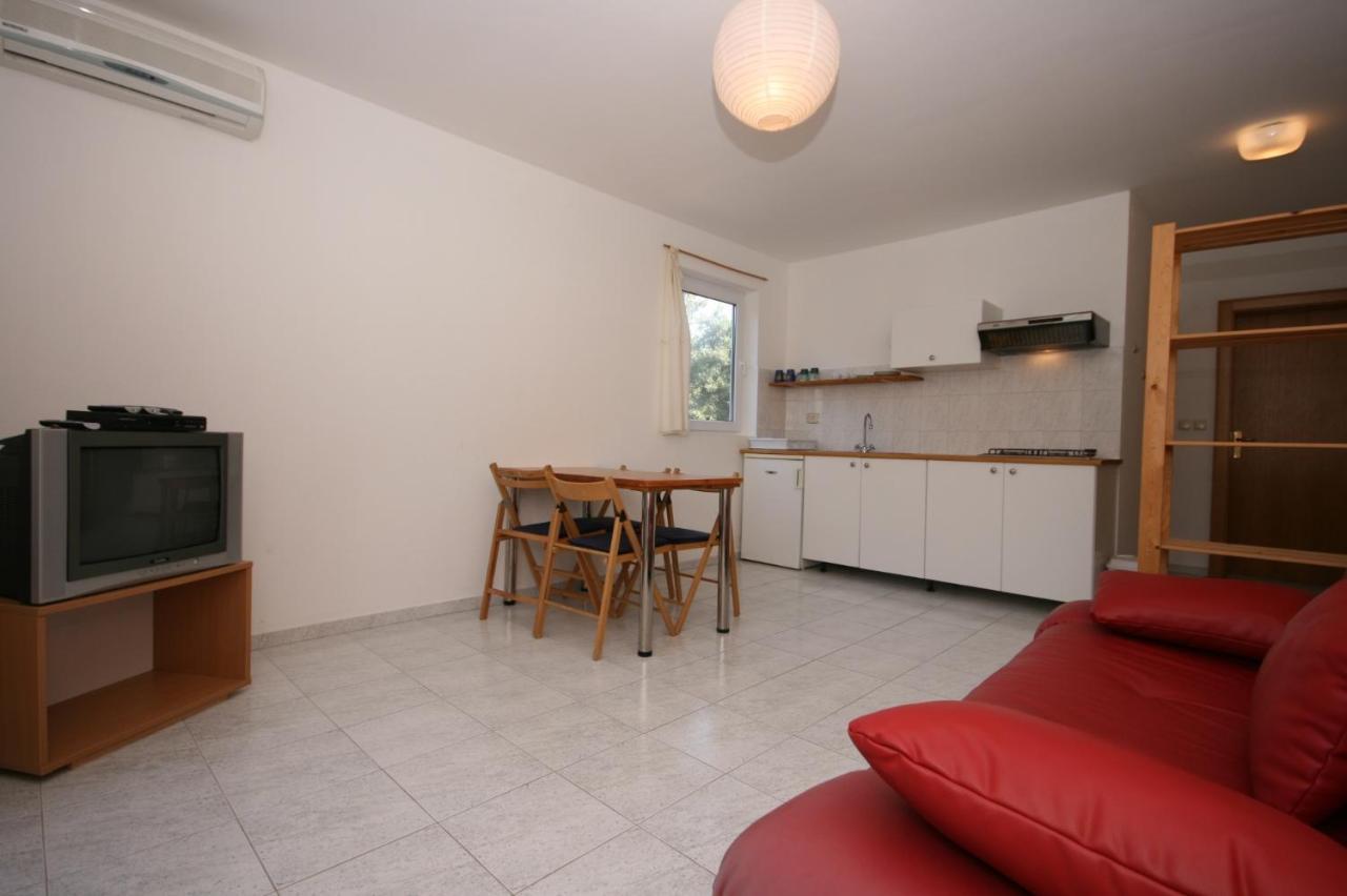 Apartments With A Parking Space Mandre, Pag - 6405 콜란 외부 사진