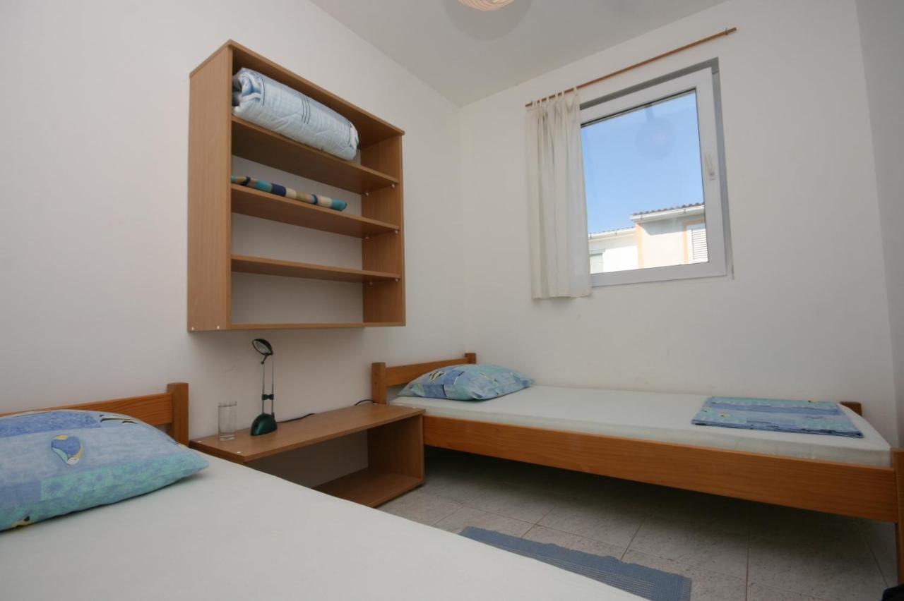 Apartments With A Parking Space Mandre, Pag - 6405 콜란 외부 사진