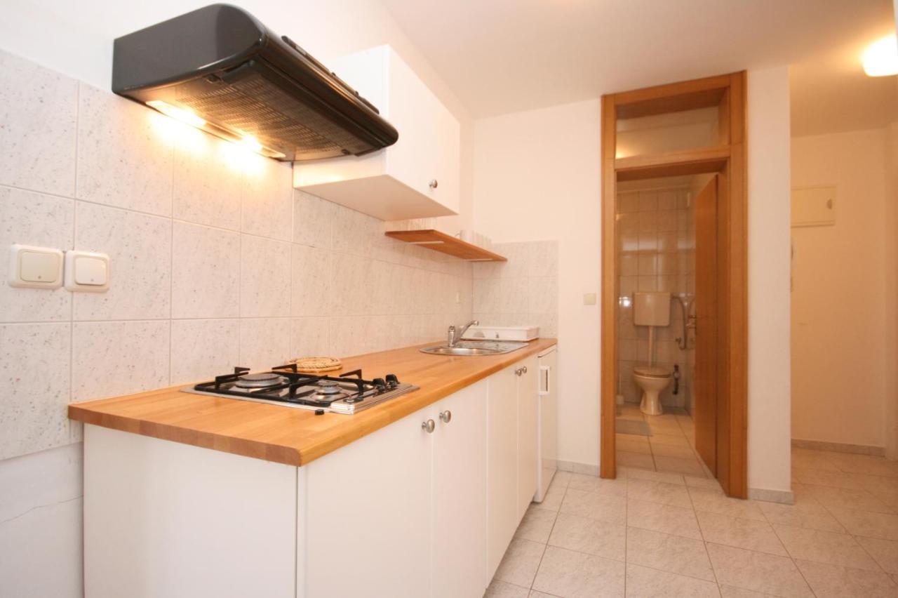 Apartments With A Parking Space Mandre, Pag - 6405 콜란 외부 사진